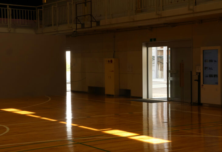 Jakie drzwi zewnętrzne sprawdzą się w siłowni lub klubie fitness?