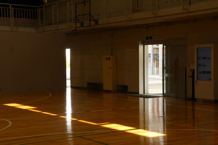 Jakie drzwi zewnętrzne sprawdzą się w siłowni lub klubie fitness?